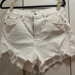 Abercrombie The Mom Short High Rise Curve Love – White Denim – Size 8